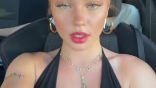 Fympeyton sexy with bikini in car