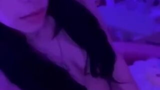 Pamibaby – Nude show on bed!!! Hot video trending Onlyfans leaked